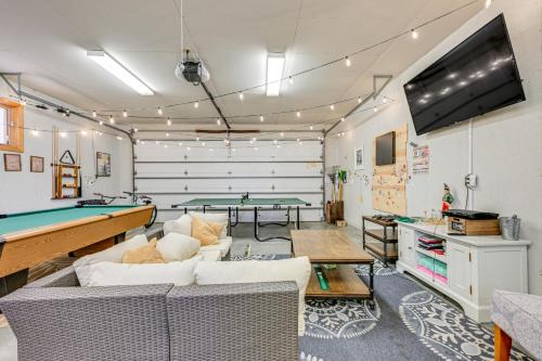 New Lisbon House | New Lisbon Home with Fire Pit and Ping-Pong!