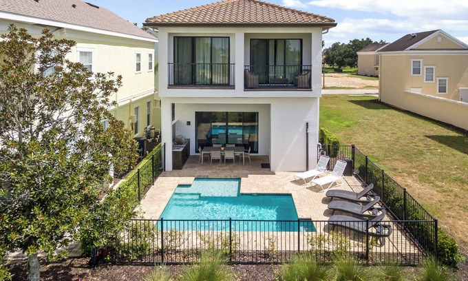 Reunion House | NEW LIST - in Reunion Resort Luxury!