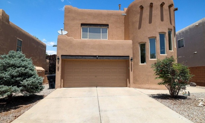Northeast Heights House | New listed home near Balloon Fiesta Park! Sleeps 10!