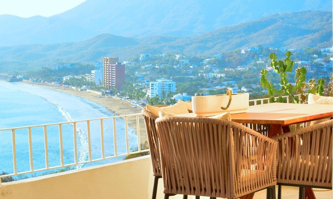 La Audiencia Apartment | New listing - 2 bedroom, 2 bathroom, AC, Ocean view.