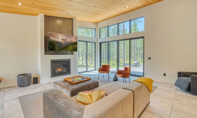 West Glacier House | New Listing | 5 Miles to Park | Modern