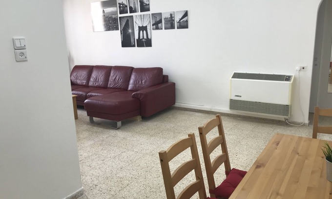 Bat Yam Apartment | NEW LISTING ♥ Beautiful Apartment - Close to Everything! ♥ Walk Everywhere!