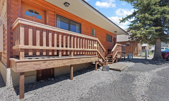 Red River House | New Listing! "Casa Del Rio Rojo 08" In Town-Cozy 1 Bedroom-Mountain Views-Pet Friendly