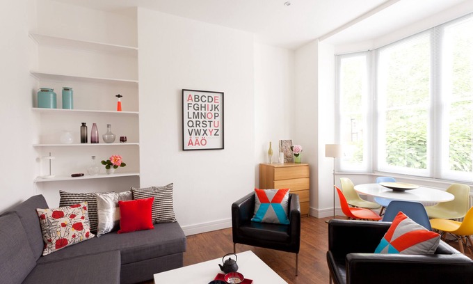 Queen's Park Apartment | NEW LISTING Charming 2BR 1BA Apartment 15 min to centre