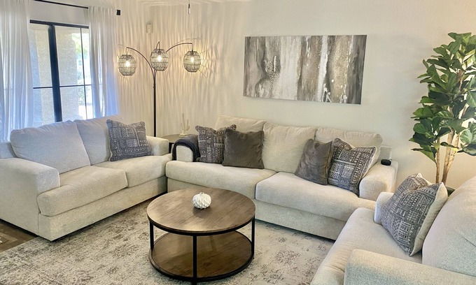 Springfield Park House | NEW LISTING! Clean 3 bed, 2 bathroom near the WMO Golf tournament