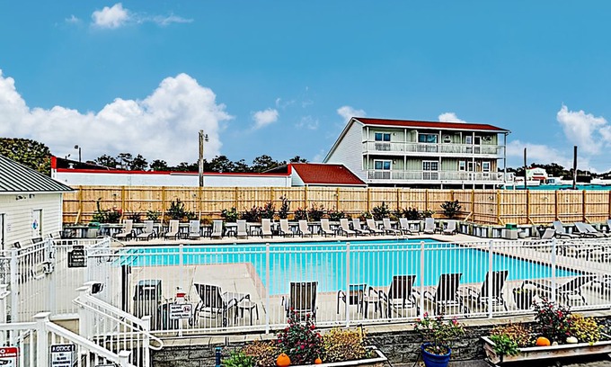 Long Beach Apartment | New Listing! Coastal Condo: Ocean Walk 9203-Friends Gather Here-Oak Island