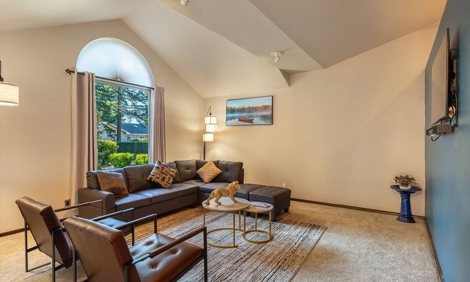 Florence House | New Listing-Comfy Home near Dunes & Ocean! Family & Pet friendly!