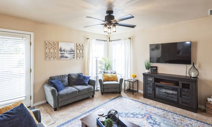 Twin Falls House | NEW LISTING! Cozy Corner Oasis with Hot Tub