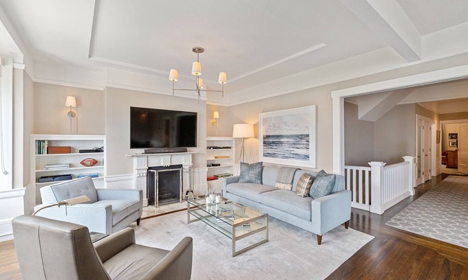 Russian Hill Apartment | New Listing Discount! Gorgeous Russian Hill 2BR Flat with Bay Views.