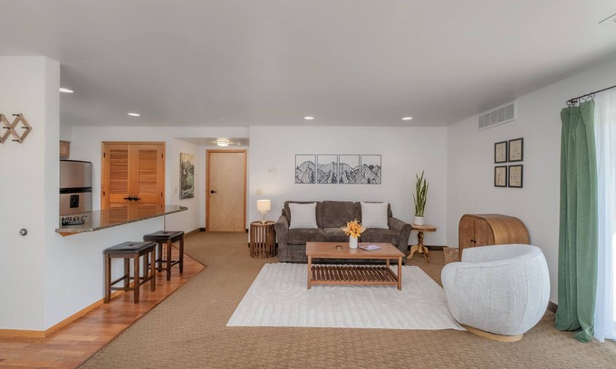 Downtown Leavenworth Condo | New Listing-Edelweiss Escape-In Town, Pool, Hot Tub