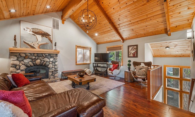Kingswood Estates House | New Listing! Family home with close proximity to all resorts!
