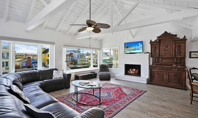 Balboa Island House | *New Listing* Grand Canal Getaway | Balboa Island
