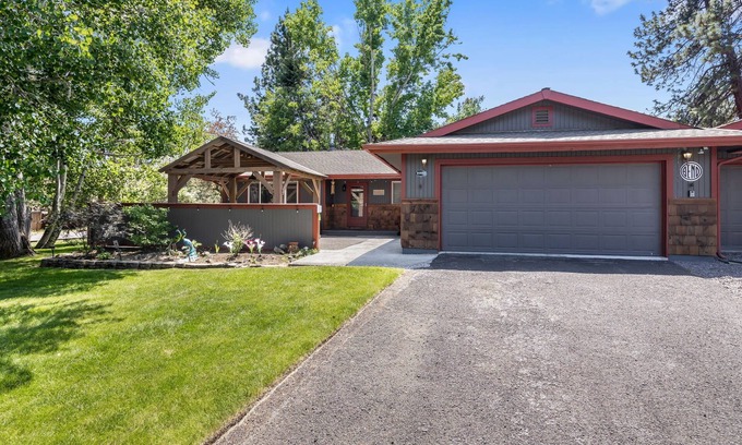 Southeast Bend House | New Listing! Hot Tub ~ 2 Living Areas ~ Pet Friendly