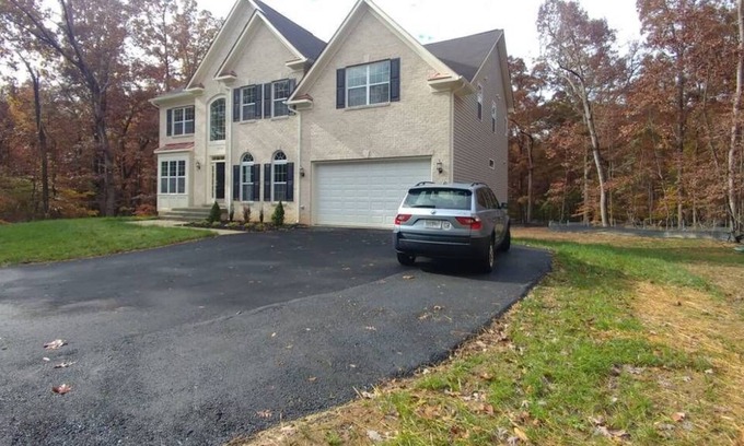 Clifton House | NEW LISTING in Clifton VA. New Luxury Family Home in Greater Washington DC