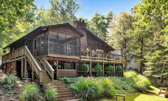 Moneta House | New Listing Lakefront w/ Hot Tub, Kayaks and More!