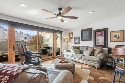 Park Meadows House | New Listing Modern Pet Friendly Retreat with Hot Tub Fireplace