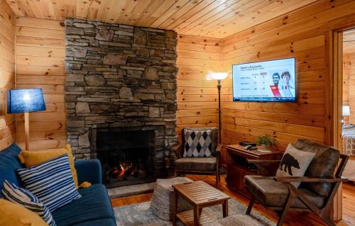Bryson City House | New Listing! Mountain cabin
