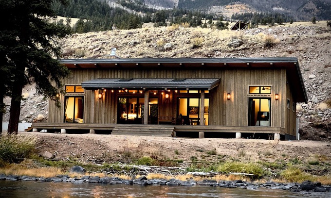 Creede House | New Listing! Newly Constructed Luxury Riverfront Home on the Rio Grande River