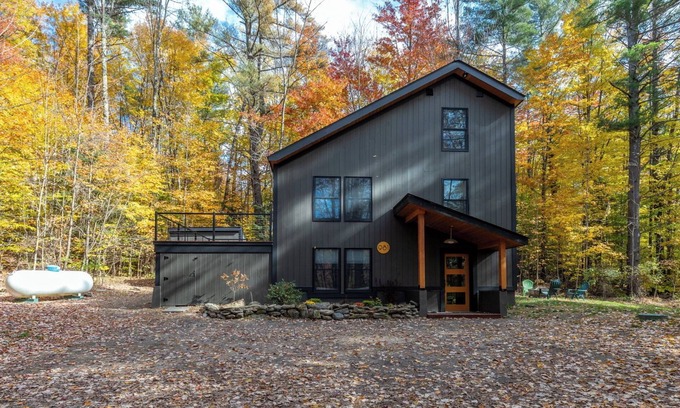 Stowe Hollow House | New Listing! Newly Renovated Vermont Chic home in Stowe Hollow 2 Mins to Town