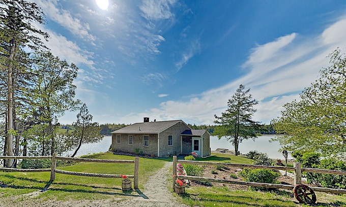 Mount Desert Cottage | New Listing! Noonie's Nest: Waterfront Cottage – Near Acadia Park