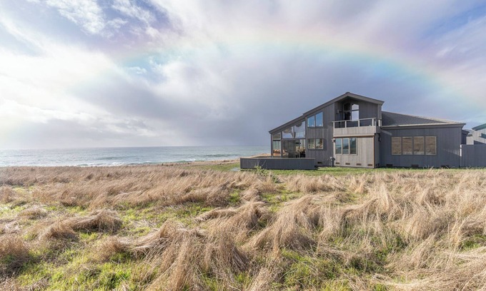 Sea Ranch House | *NEW LISTING* Oceanfront Home on the Bluff, Sleeps up to 8, 3 full baths