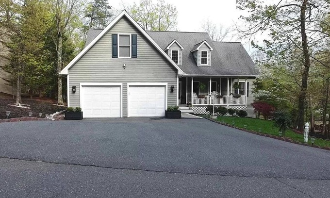 Massanutten House | New listing! "On the Rocks"-Luxury mountain home - Center of Massanutten resort.