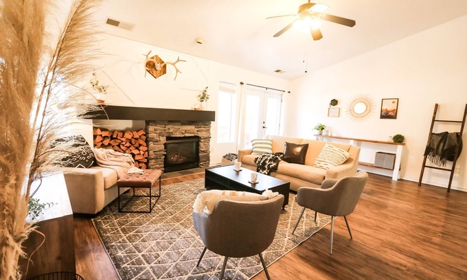 Ponderosa Trails House | New Listing! Prime Location, Southwestern Modern!
