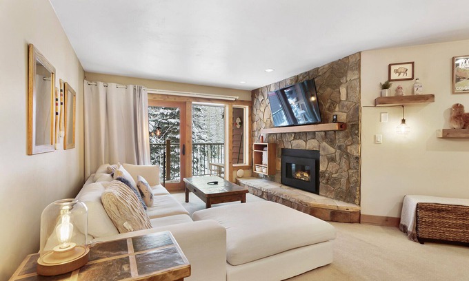 Historic District Condo | *New Listing* Remodeled Breckenridge condo, 1 block to historic Main St!