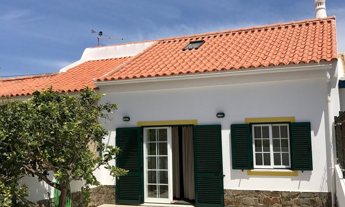 Sagres House | *NEW LISTING* Sagres House - Large patios, free wifi, cableTV, private parking