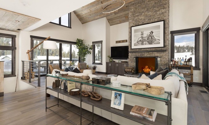 Spanish Peaks Cabin | New Listing! Spanish Peaks Ski-in/Ski-out Cabin with Hot Tub, Fireplace, Heated Garage and Grill!