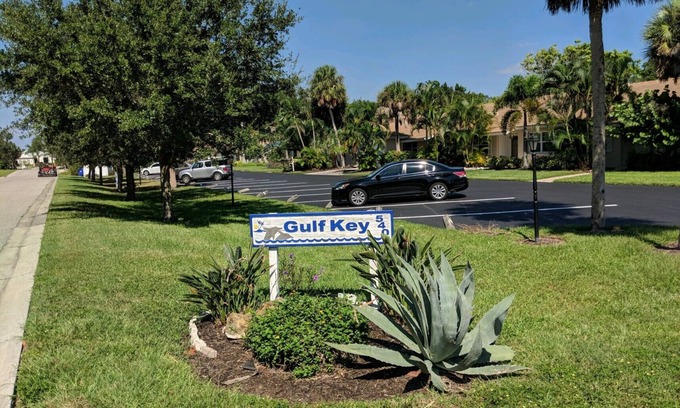 Longboat Key Villa | New Listing: Sun, Sea Breeze & Seagulls – The Ultimate Beach Location