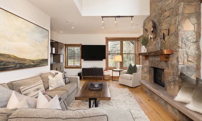 Big Sky House | New Listing! Townhome with Hot Tub, Firepit and Loft! Walk to Ski Shuttle!