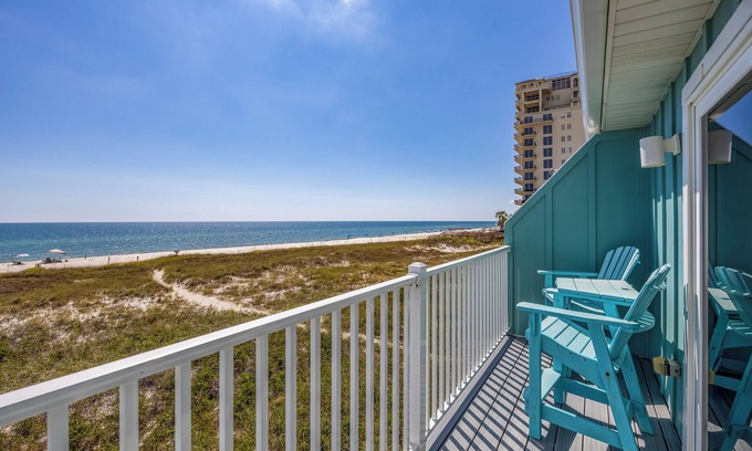 Ono Island House | NEW LISTING! Turtle Cove At Dory Offers The Classic Beachfront Vacation !