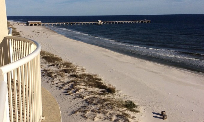 Ono Island Condo | NEW LISTING! UPDATED 2 BEDROOM/2 BATH BEACHFRONT CONDO/CLOSE TO STATE PIER