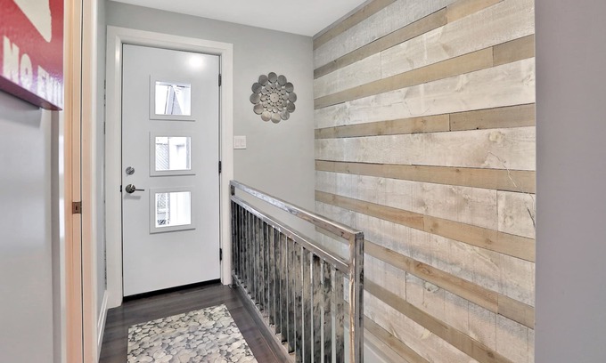 Dundas House | New Listing ~ Urban Chic ..... Cootes Paradise Retreat