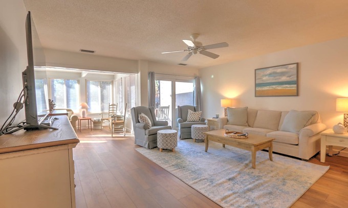 Sea Pines Villa | * NEW LISTING * 170 Fairwood - Pet Friendly, Easy Walk to The Beach!
