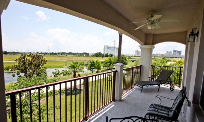 Florida Central Atlantic Coast Apartment | New Listing! Vista Cay Resort, 7mi to Disney & 3mi to Universal - IT289