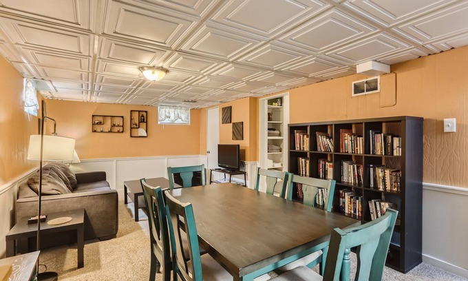 Skyland House | New Listing! Walk to City Park | Lower-Level | Full Kitchen