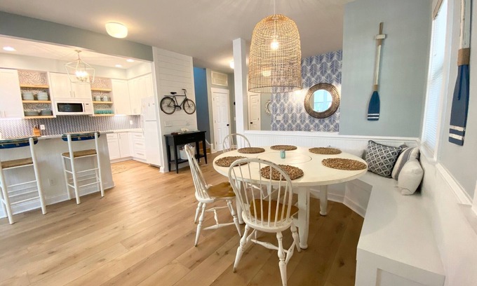 Sabal Palm Cottages House | NEW lithium GOLF CARTS, Renovated and newly Furnished Welcome to Palm Paradise