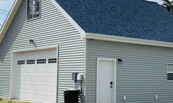 Sheridan House | New + Loft + Unique near Big Goose Creek