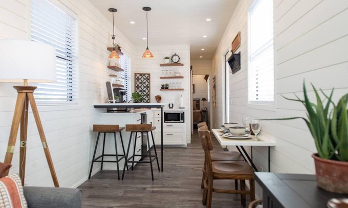 Alpine House | New Longhorn Stunning Container Home-in Alpine