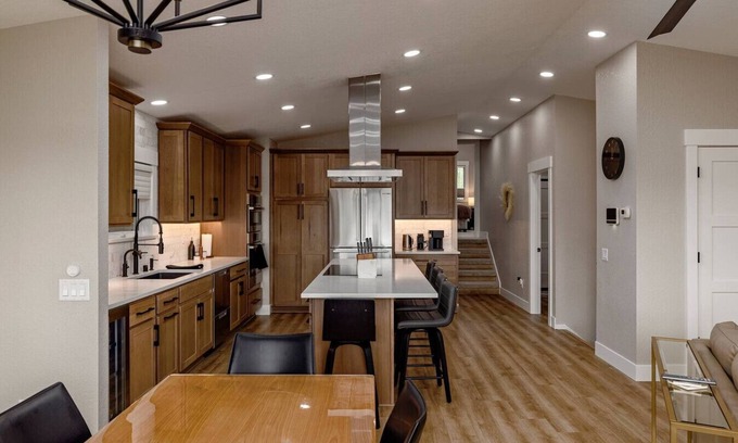 Turnagain House | NEW! Lux Anchorage Nordic Retreat | 4BDR Quiet Neighborhood