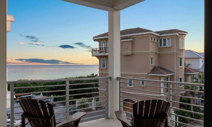 Seawalk Circle House | NEW LUX "Bikinis & Martinis" Gulf Front, Private Pool, Bikes, LSV,STEPS TO BEACH