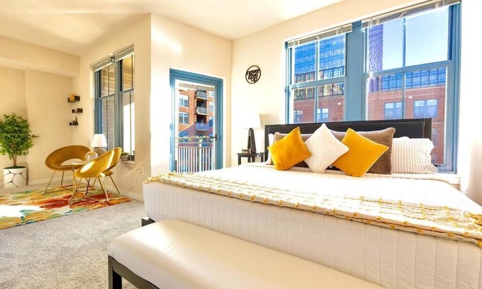 Pentagon City Apartment | NEW! Lux DMV-WiFi-Cozy Suite-DC Airport