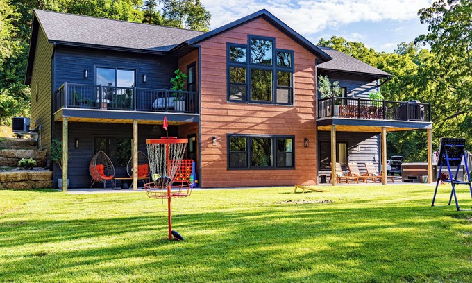 The Galena Territory House | New/Lux/Secluded/4.4 Acres/Golf sim/Theater/Game room/Firepit/Hot tub