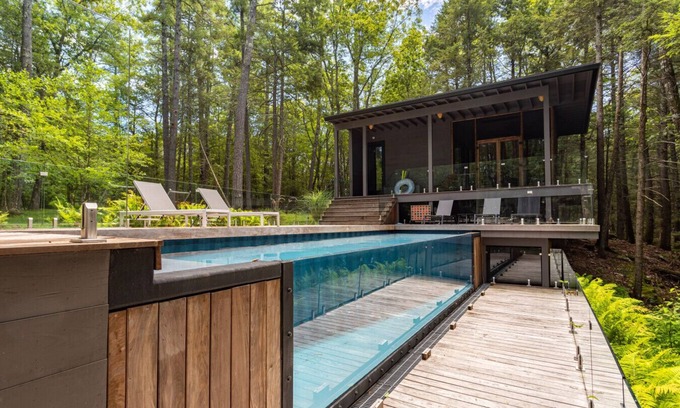 Woodstock House | NEW: Luxe Glass Contemporary w/Pool + Guest House