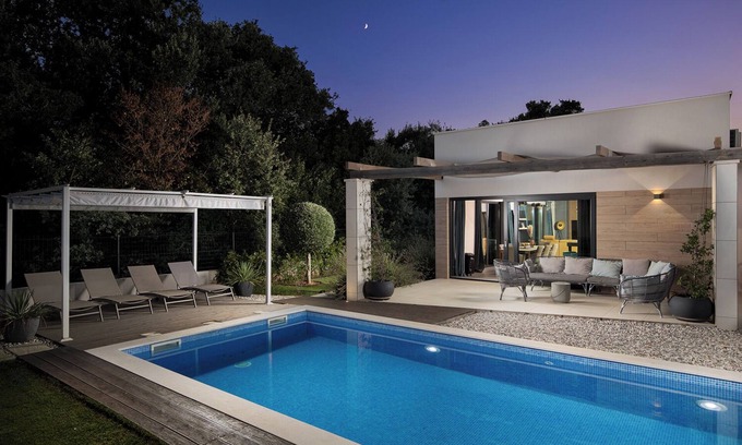Liznjan Villa | New luxurious modern villa with pool near Pula