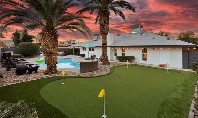 Shea Heights House | NEW Luxury 4BR in Phoenix/Scottsdale W/XL HEATED Pool & Putting Green