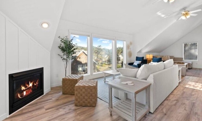 Roads End House | New Luxury 4BR w/Oceanview Walk to Beach Dogs ok!n