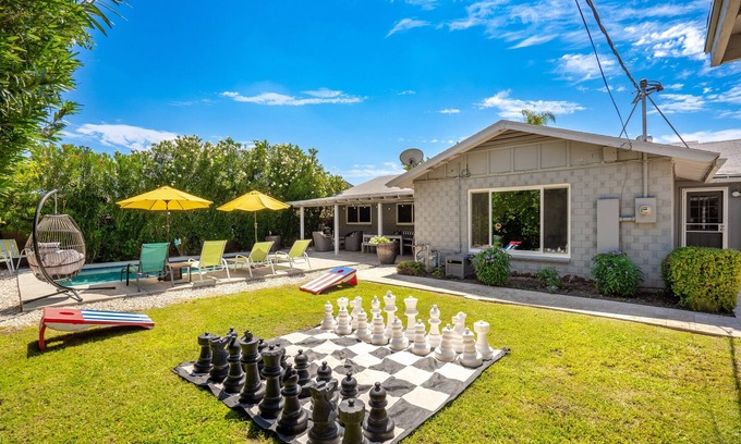 Village Grove House | *New* Luxury 5BR w/Pool and Outdoor Games!